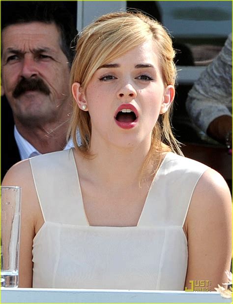 Emma Watson Has Lipstick Teeth Photo 1299661 Emma Watson Pictures