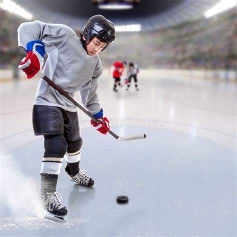 Junior Hockey Player Puck Handling In Arena Stock Image Image Of