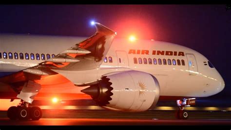 Boeing 787 Dreamliner Air India Night Landing Youtube