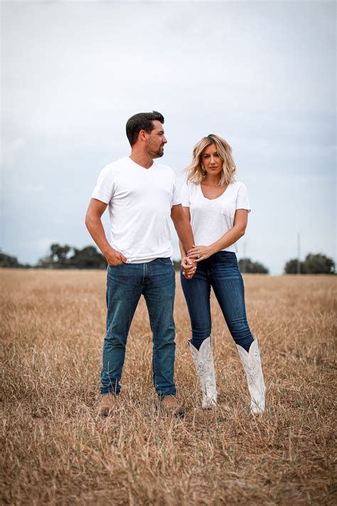 CASUAL COUPLES OUTFIT - Laura Beverlin