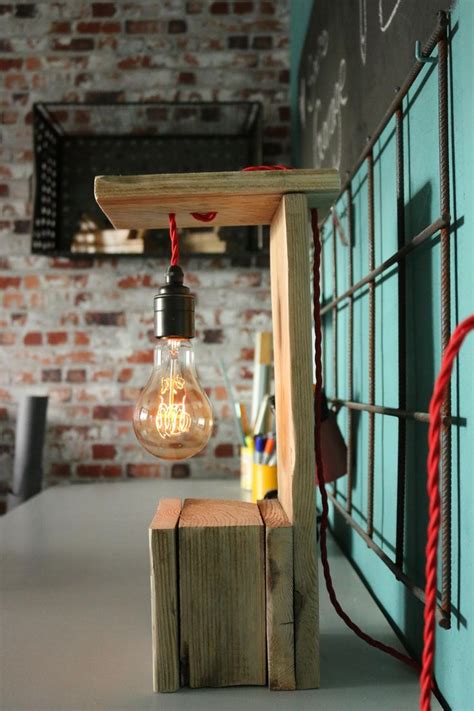 Für das hintergrundlicht ist eine deckenlampe immer ideal, doch stehlampe, nachttischlampe und wandlampe sind die lampen, die für das heimelige gefühl zuständig sind. Vintage Lampen | Lampe selber bauen, Stehlampe selber ...
