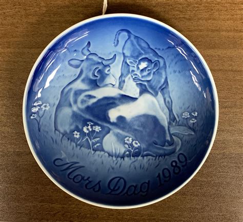 Sold Price Bing And Grondahl Mothers Day Plate 1989 Cow With Calf