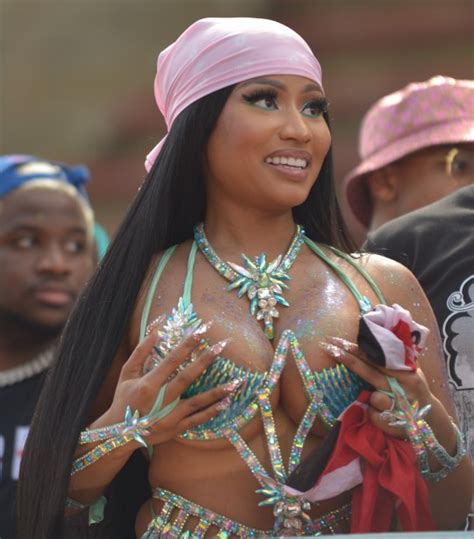 Nicki Minaj Is A Carnival Queen In Amazing Feathered Mardi Gras Outfit