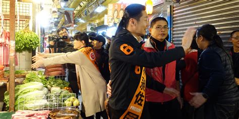 More details to be released soon! 林昶佐、Doris合體掃街 三水街市場熱情問候「林米魯」 - 芋傳媒 TaroNews