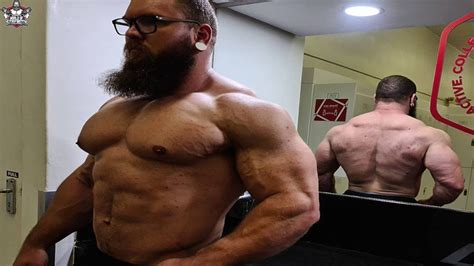 Strength Monster - Bench Press 275kg x 4 - YouTube