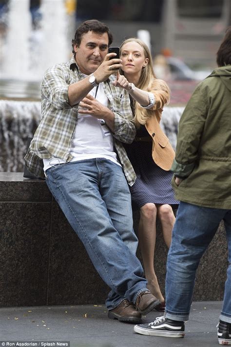 Amanda Seyfried And Mark Wahlberg Share Kisses While Filming Ted 2 Daily Mail Online