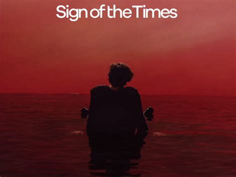 Harry most likely wrote this out of the sense, that one direction was the biggest part of his life, leading up to his now solo career. Styles viste de Gucci Cruise 17 para "Sign of The Times"
