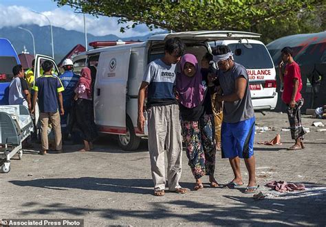 The Latest Lombok Quake Death Toll Rises To 98 Daily Mail Online