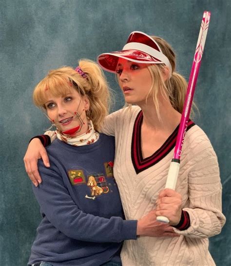 Kaley Cuoco Goes Old School With A Brace Face Melissa Rauch In Big Bang