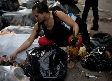 As Hunger Mounts Venezuelans Turn To Trash For Food Chicago Tribune