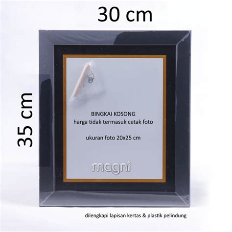Dengan demikian, ukuran seri r juga umum kita jumpai untuk ukuran bingkai atau pigura foto, contohnya pigura 10r, pigura 20r, pigura 4r, dan ukuran kertas foto 16r adalah 40,64 x 50,8 cm. Bingkai Minimalis 30 x 35 cm - Magni Foto