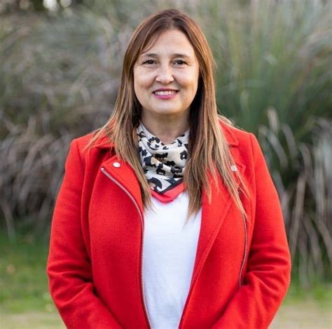 Biografia y Noticias de Karina Menéndez TresLineas ar