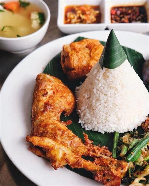Berikut resep ayam bakar dengan berbagai macam rasa dan bahan pelengkap lainya yang dijamin akan membuat selera makan anda bertambah. 7 Rekomendasi Tempat Makan Ayam Goreng dan Bakar Enak di ...