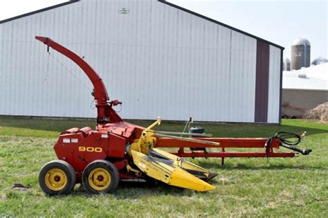 New Holland 900 Silage Chopper Farm Equipment Outdoor Power Equipment