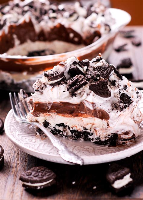 Whipped cream is served as a topping on ice cream sundaes, milkshakes, lassi, eggnog, sweet pies, strawberries, blueberries or peaches. No Bake Oreo Dessert with Cream Cheese, Cool Whip and Chocolate Pudding - What's In The Pan?