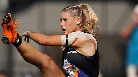 AFLW Star Tayla Harris Trolled Over Kick Photo With Social Media Backlash After It Was Taken