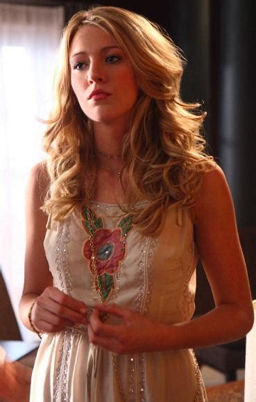 Get the look i learned that the set designer wanted serena's bedroom to reflect her personality, 'her room shows a confident, eclectic mix of funky new and classic vintage items' says weeks. j'adoreprada.: Serena van der Woodsen Style