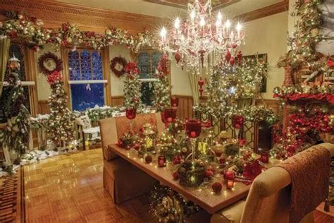 Take A Look At These Historic Homes Decorated For Christmas Christmas