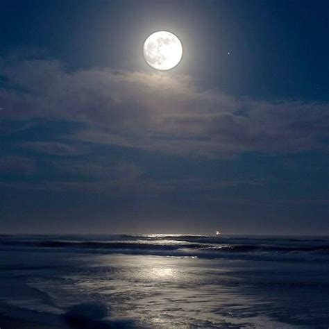 Noche De Luna Llena Frente Alas Playas Del Bello Puerto De La Libertad