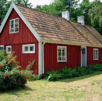 The urban farmhouse in this photo is painted dusty green to harmonize with the green roof. 6b8cff86ad469c7582ad87c68d335498--swedish-house-red-houses.jpg (387×386) | Swedish house, Red ...
