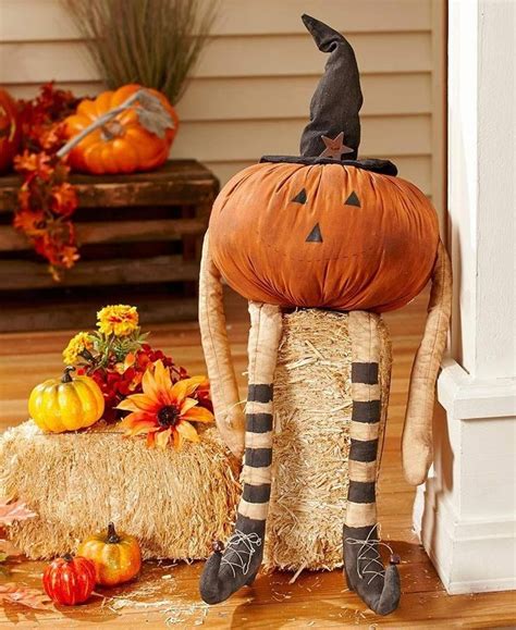 Treat yourself to our list. 17 Clearance Halloween Decorations | Decoración de ...