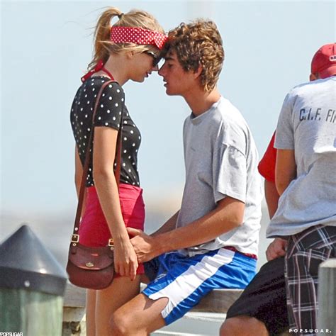Taylor swift max wedding surprise. Taylor Swift and her boyfriend showed PDA. | Taylor Swift ...