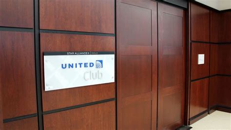 United Club Lounge New Yorknewark Terminal C Gate C120 Lounge Review