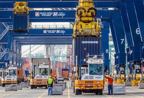 West Coast Port Workers To Vote On Labor Agreement