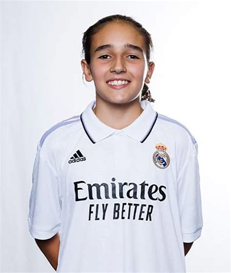 La hija de Raúl González ficha a sus 12 años por el Real Madrid Foto 2