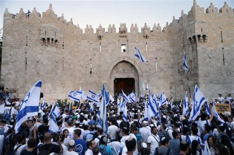 הודיעו על ביטול צעדת הדגלים (ג'קי חורי). נדחתה העתירה: צעדת הדגלים תתקיים כמתוכנן ותעבור ברובע ...