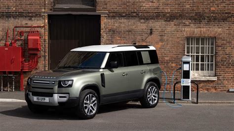 Land Rover Defender Gains Phev Powertrains 27 Mile Electric Range