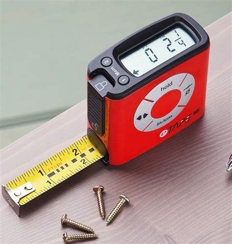 A Digital Tape Measure With Short And Long Term Measurement Holds
