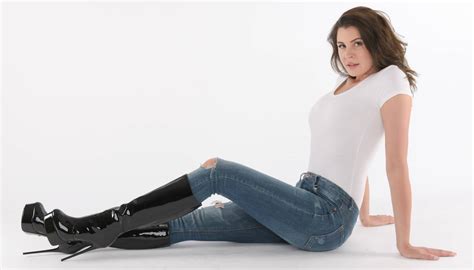 Mature fatty takes two rods from both sides. Heels and lace fetish galleries - Fetish - Porn photos