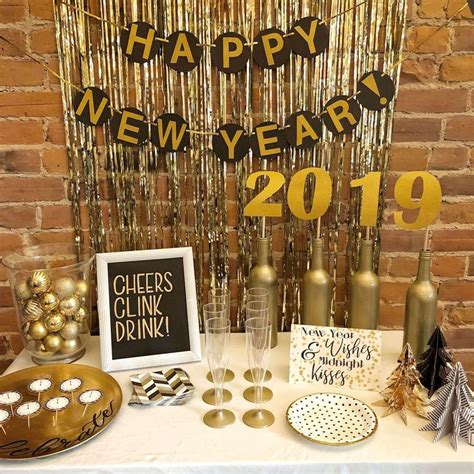 20 gorgeous gold and black new years eve party decor ideas you should try new years eve party