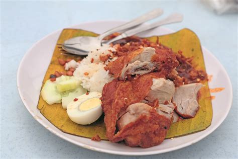 Discovery tours have decided on giving a complementary exclusive private tours about malaysia for your blog and all its interesting facts and tips for you. Nasi Lemak Famous | Restaurants in Bangsar, Kuala Lumpur