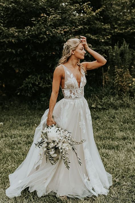 20 Extraordinary Floral Wedding Dresses Millennial Brides Will Love Floral Wedding Gown