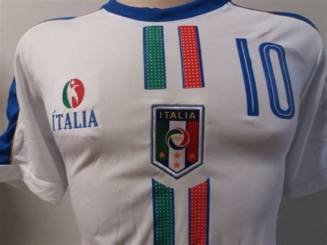 Em 1954, a itália usou um uniforme dessa cor em. Camisa Da Itália Branca - R$ 96,21 em Mercado Livre