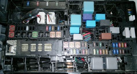 You can clearly see the ccv canards below the air inlet. ‫اعرف عربيتك صح - شرح علبة الفيوزات وبعض مصطلحاتها اللي ...