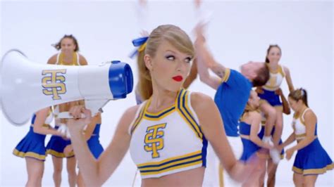 Shake It Off Taylor Swift Ganha Paper Toy Vestida Com Look De
