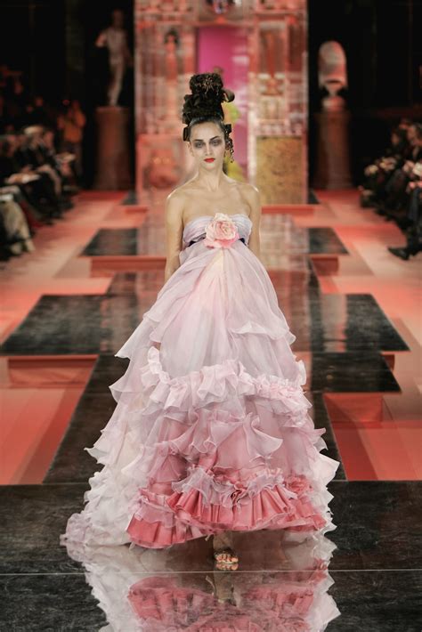 Christian lacroix christian lacroix long jacket sold by basement six. Christian Lacroix Haute Couture Printemps-Été 2005 ...