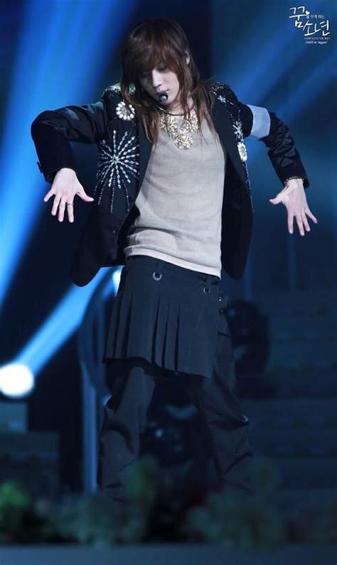 .with long hair, and today we'll look at the differences seen when they've cut their hair for a shorter yeah, have you seen taemin in his danger mv, not to mention him competing against other. taemin w/ long hair (@longhairltm) / Twitter | Taemin ...