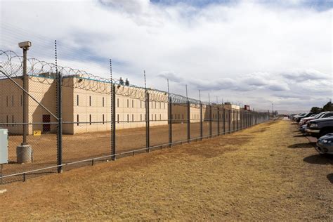 Us To Phase Out For Profit Federal Prisons Fsrn