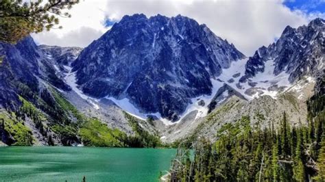 These 9 Stunning Washington Trails Have The Best Mountain Views