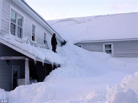 Record Snowfall In Anchorage As Alaskan Communities Run Out Of Shovels