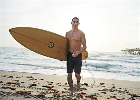 Manny montana is an american actor. Manny Montana of Graceland When a straight actor plays a ...