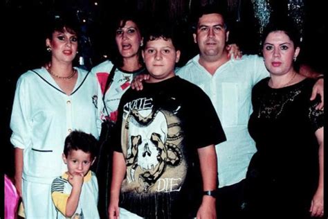 Fotos De Pablo Escobar Gaviria Y Su Familia