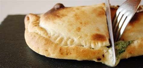 Mezzelune di pizza fritte dal ripieno supergoloso. 🍆🥕🥒 Cena Vegetariana Veloce e Deliziosa: Calzone Ripieno ...