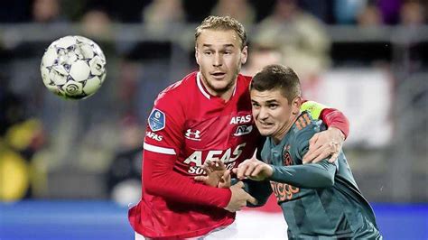 Feyenoord vergrootte de voorsprong op willem ii zondag in een onderling duel naar zes punten. Dringend appèl op Ajax, AZ, PSV, Feyenoord en Willem II ...