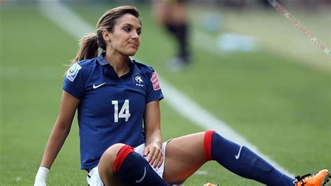 Top 10 Greatest Female Soccer Players in History - YouTube