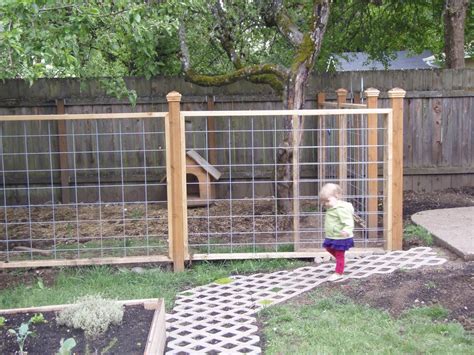 A horizontal fence idea offers a perfect protection for your dogs. View source image | Dog backyard, Backyard fences, Dog fence